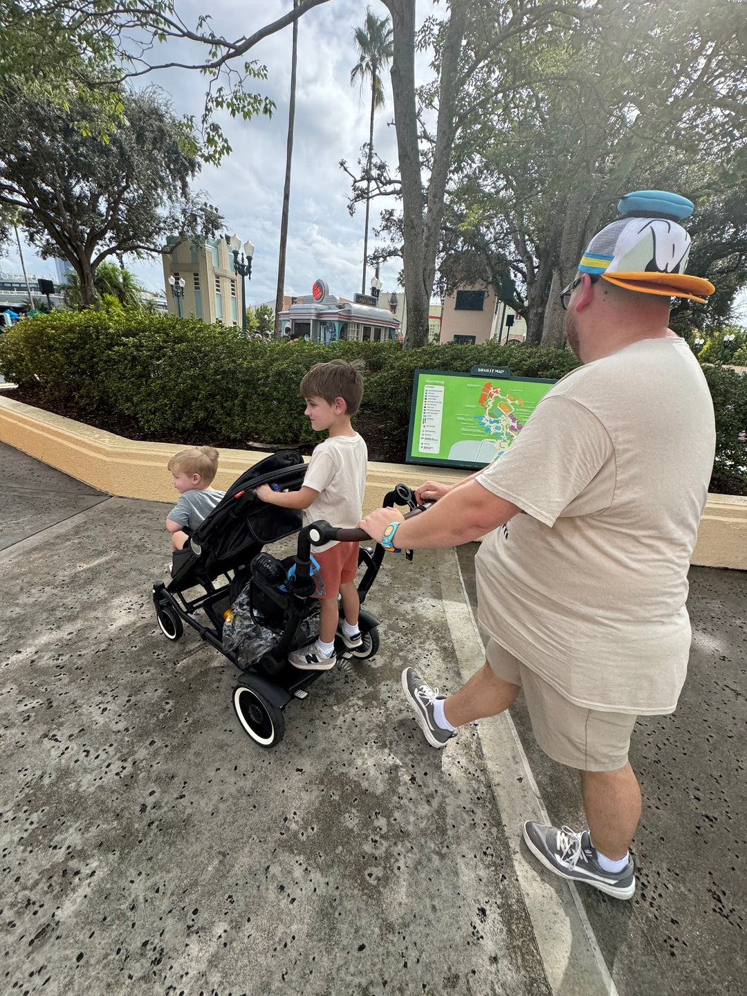 The Austlen Entourage 2.0 Is the Best Sit and Stand Stroller for Two Kids